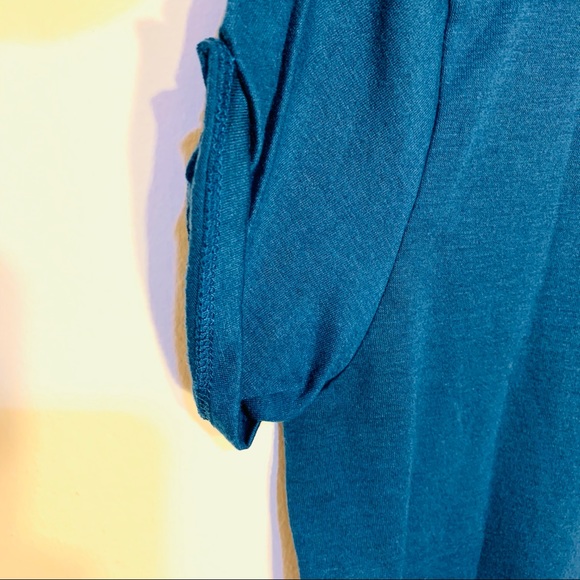 GUESS🔻 Baggy, Side Slit Tee - Picture 6 of 6